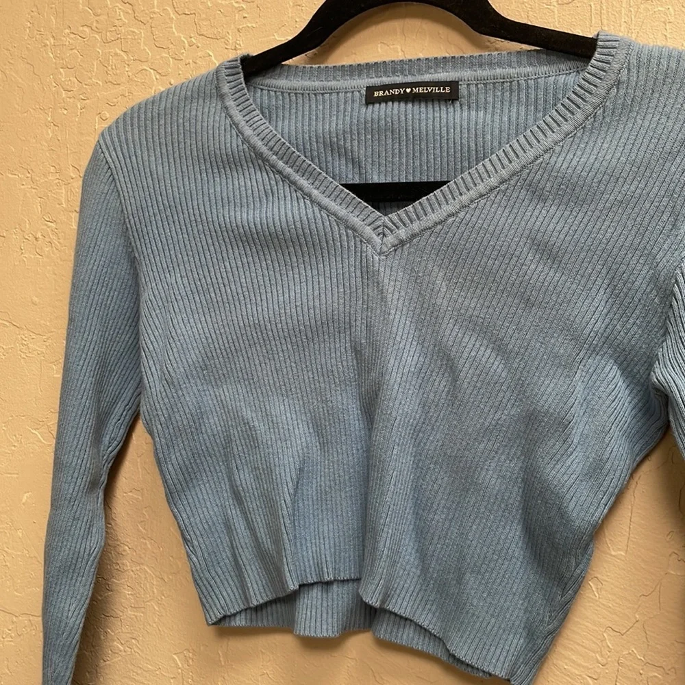 Brandy Melville Cropped Sweater - Picture 4 of 7